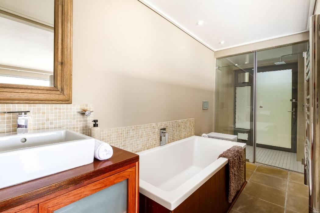 Villa Misty Cliffs Scarborough Ngoại thất bức ảnh